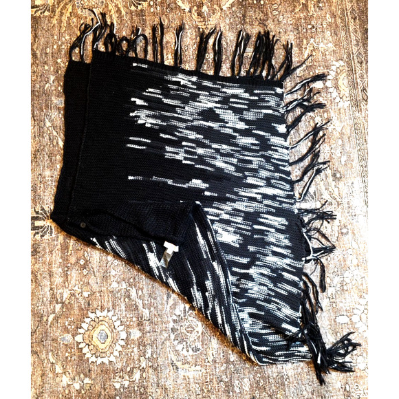 LuLaRoe Mimi Zebra Print Poncho Shawl Wrap Fringe Cozy Knit Boho Animal OS - Picture 2 of 3